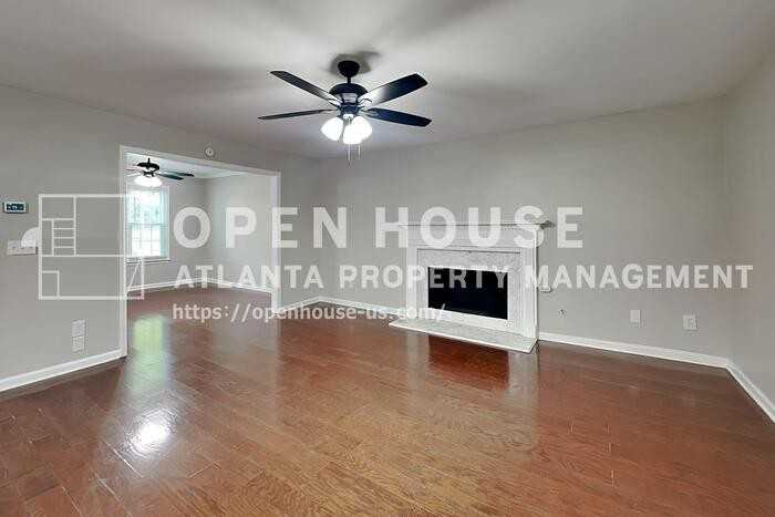2798 Beddington Way - Photo 4 of 27