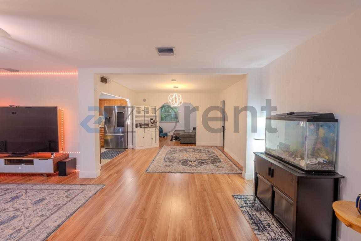 5861 Nw 18th Ct - Photo 2 of 23