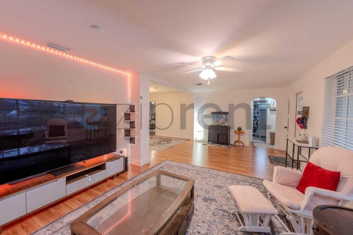 5861 Nw 18th Ct - Photo 6 of 23