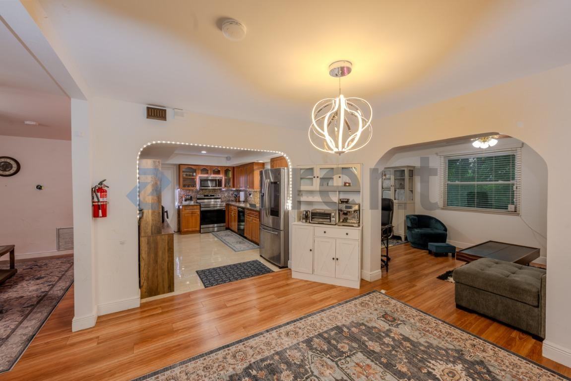 5861 Nw 18th Ct - Photo 7 of 23