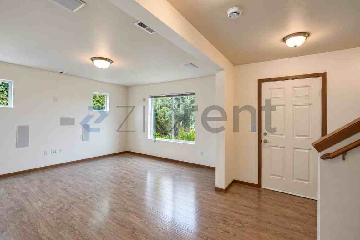 1821 73rd Ave Se - Photo 4 of 21