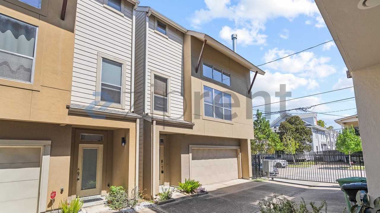 3022 Caroline St - Photo 3 of 21
