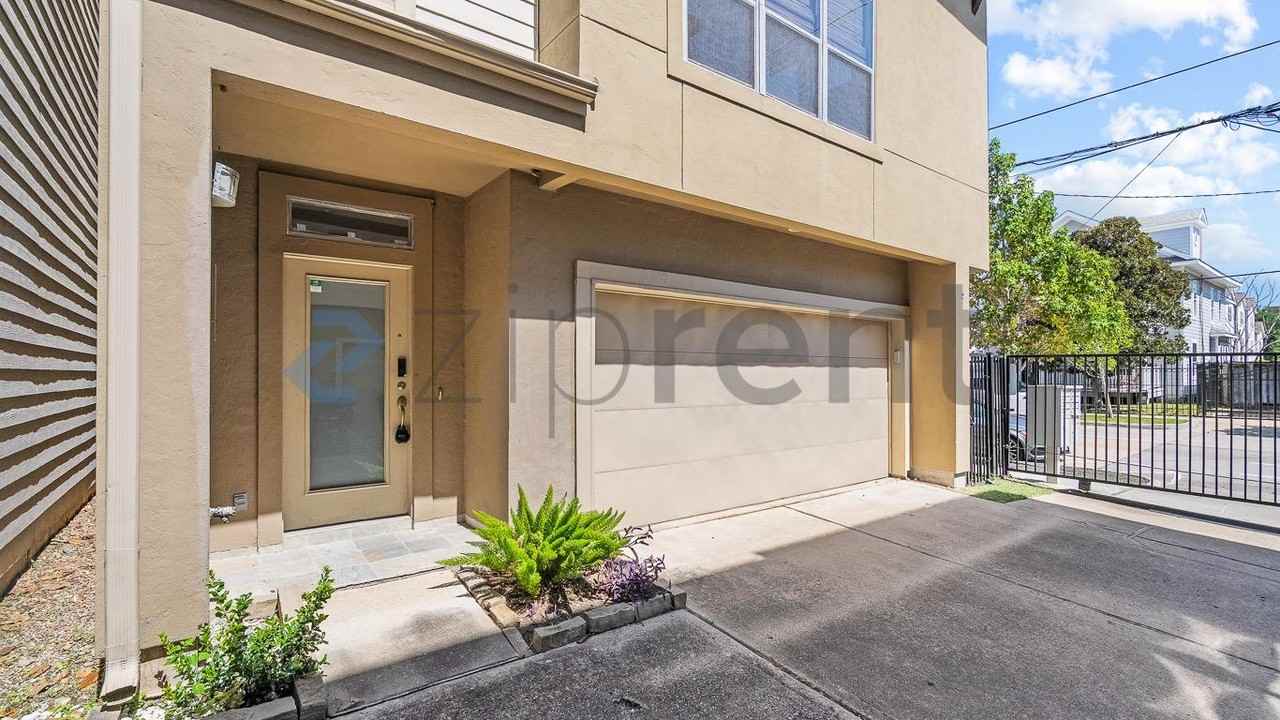 3022 Caroline St - Photo 4 of 21