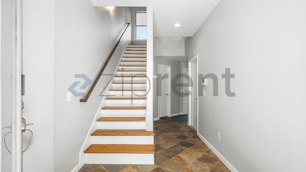 3022 Caroline St - Photo 5 of 21