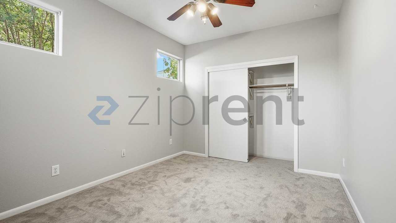 3022 Caroline St - Photo 7 of 21