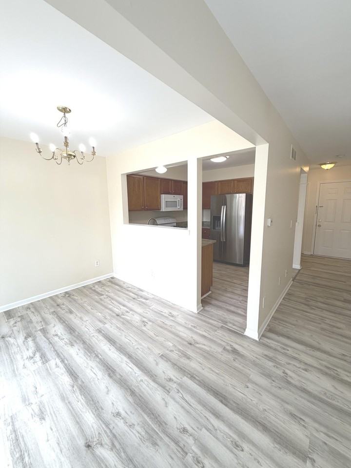 3112 Village Cir - Photo 3 of 25