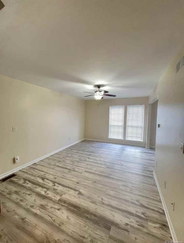 3112 Village Cir - Photo 6 of 25