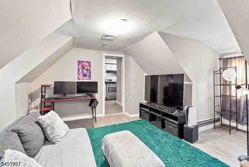 39 La France Ave - Photo 4 of 8