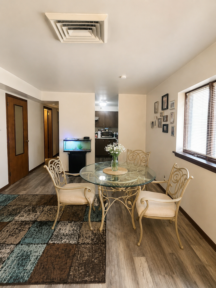 528 Saint Clair Avenue - Photo 5 of 13