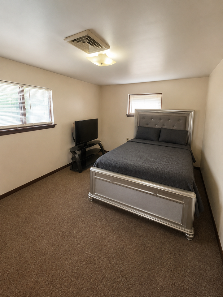 528 Saint Clair Avenue - Photo 6 of 13