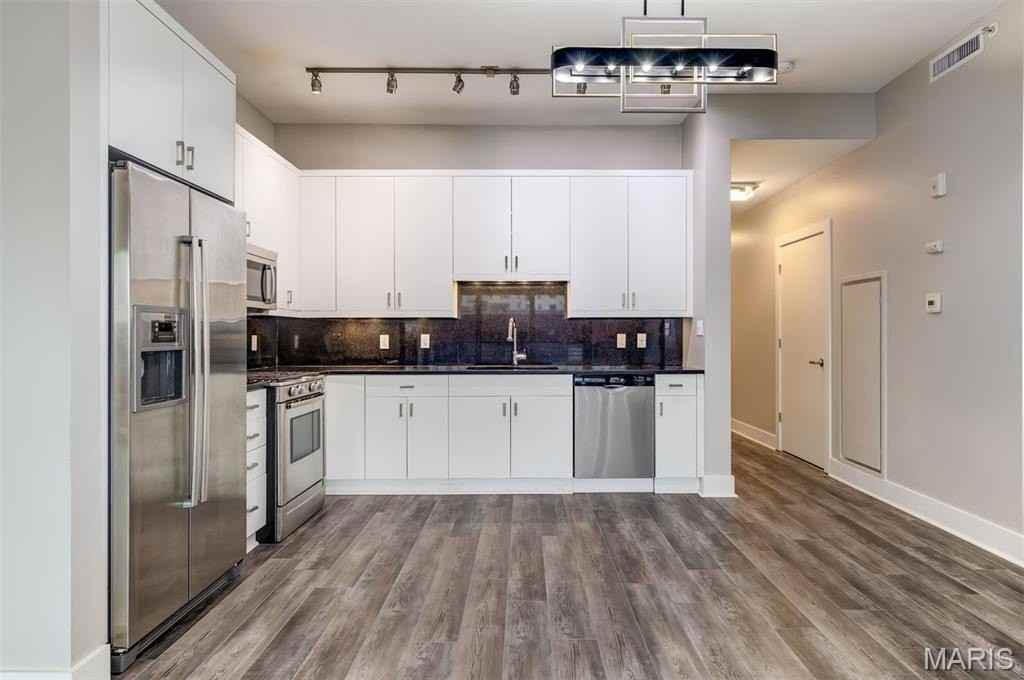 9 N Euclid Ave #302 - Photo 5 of 30