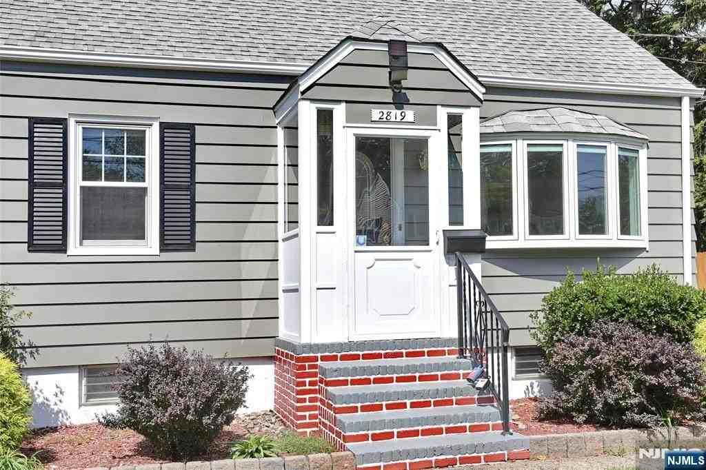 28-19 Warren Rd - Photo 2 of 41