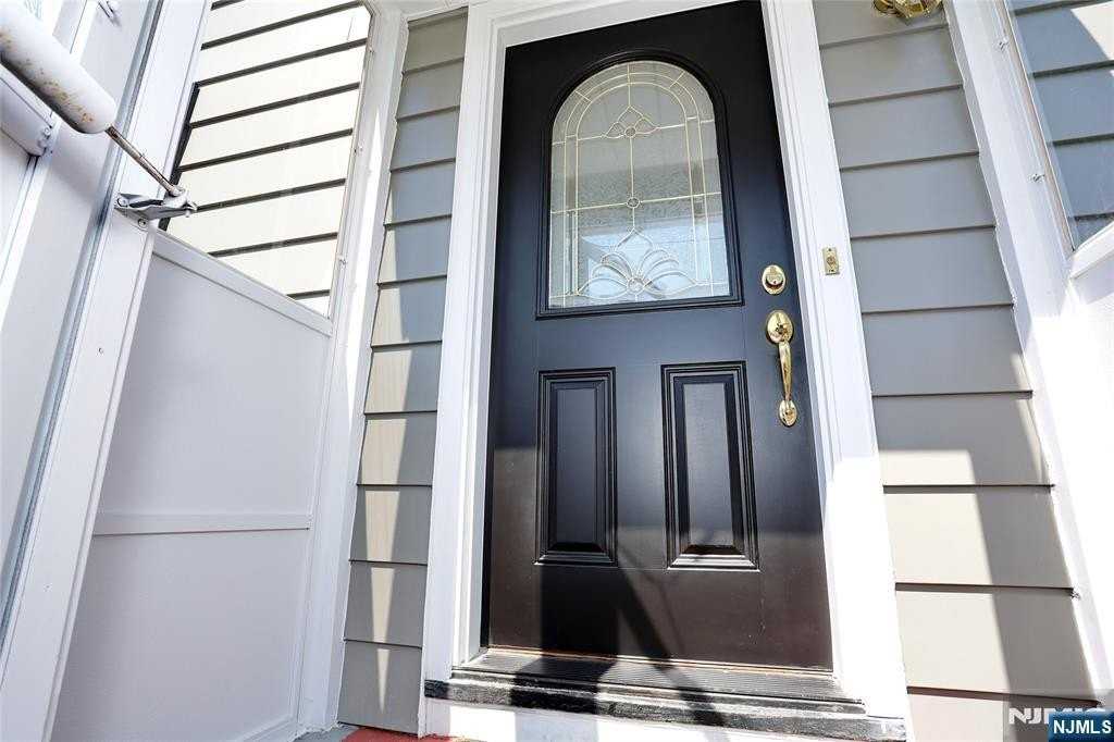 28-19 Warren Rd - Photo 3 of 41