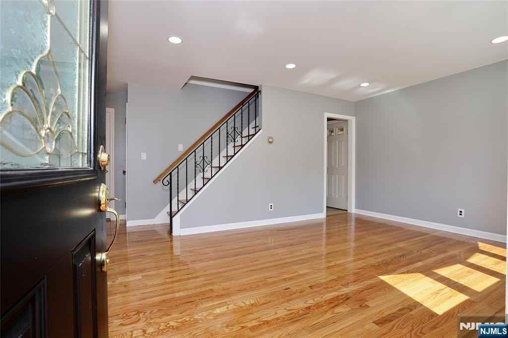 28-19 Warren Rd - Photo 5 of 41
