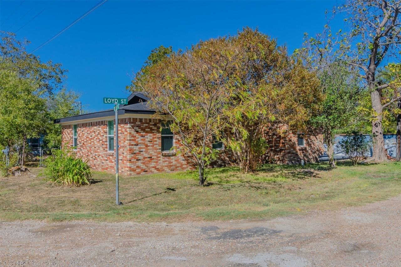 605 Lloyd - Photo 2 of 37