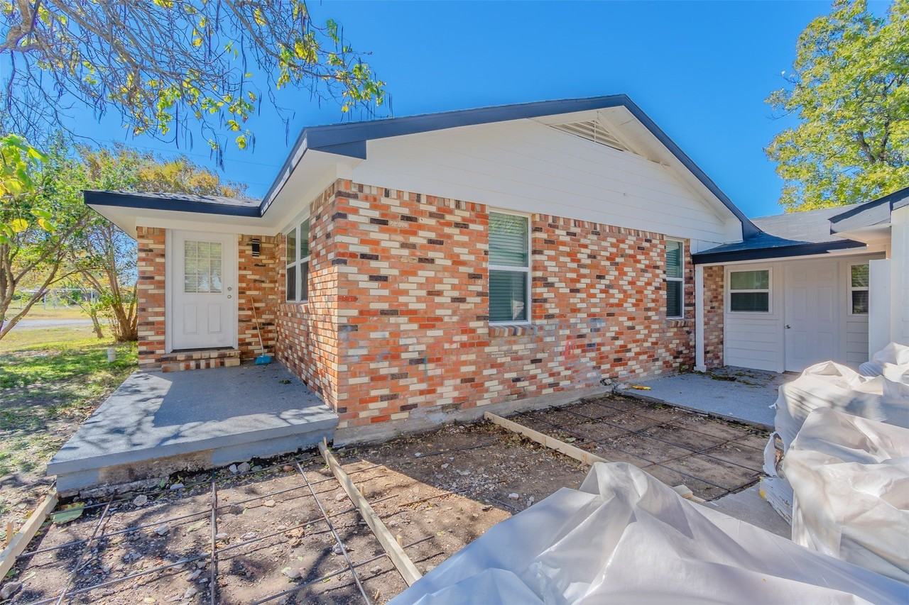 605 Lloyd - Photo 4 of 37