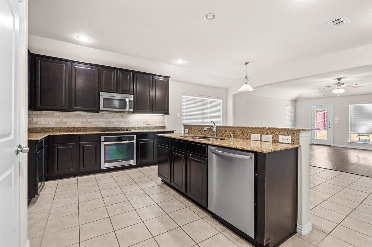 2640 Costa Mesa Dr - Photo 3 of 36
