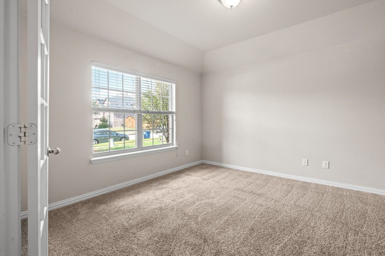 2640 Costa Mesa Dr - Photo 6 of 36