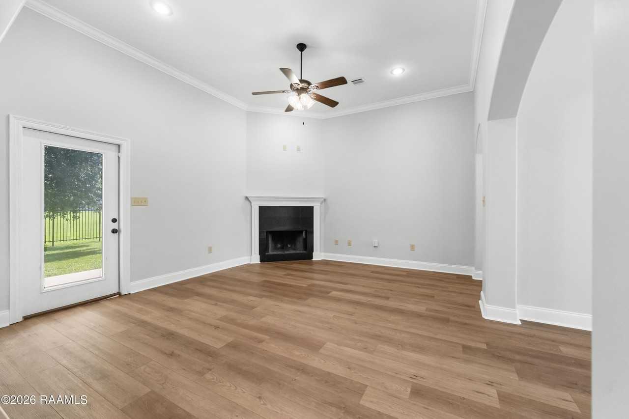 104 Clover Leaf Dr - Photo 2 of 20