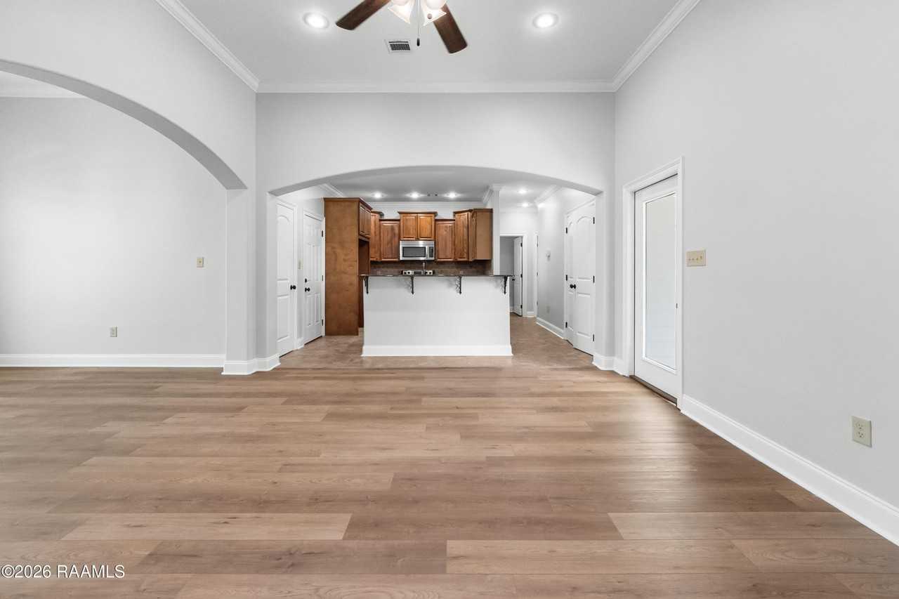 104 Clover Leaf Dr - Photo 3 of 20