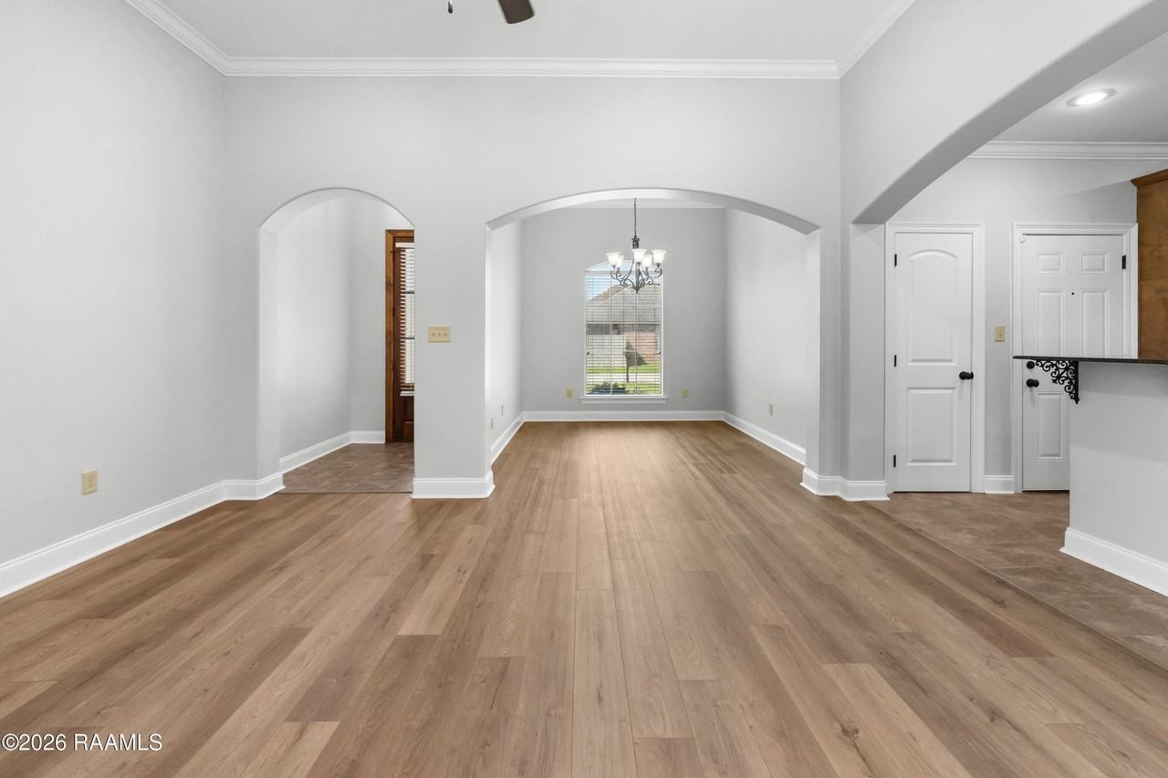 104 Clover Leaf Dr - Photo 4 of 20