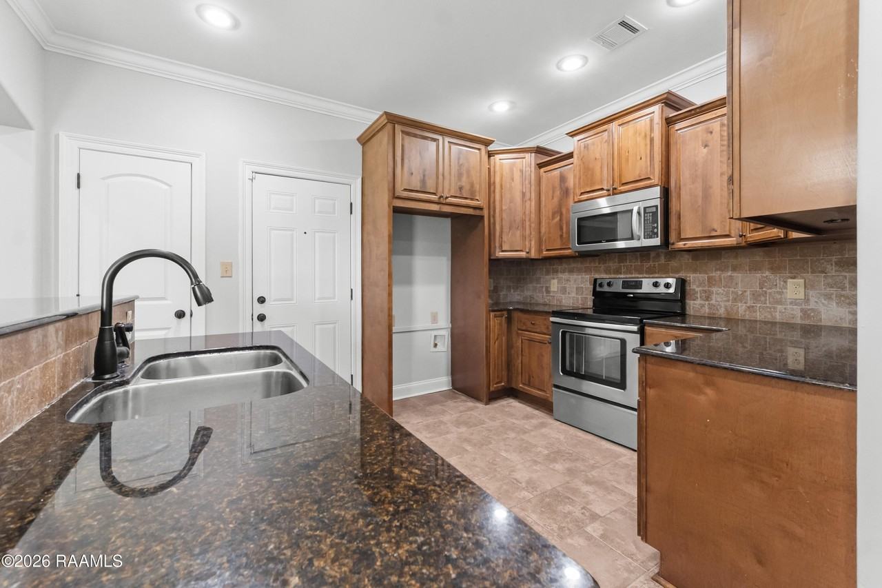 104 Clover Leaf Dr - Photo 6 of 20