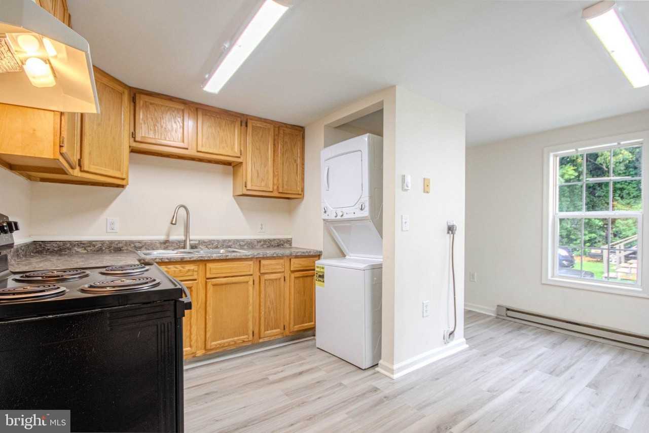 403 Newton Ter - Photo 3 of 19