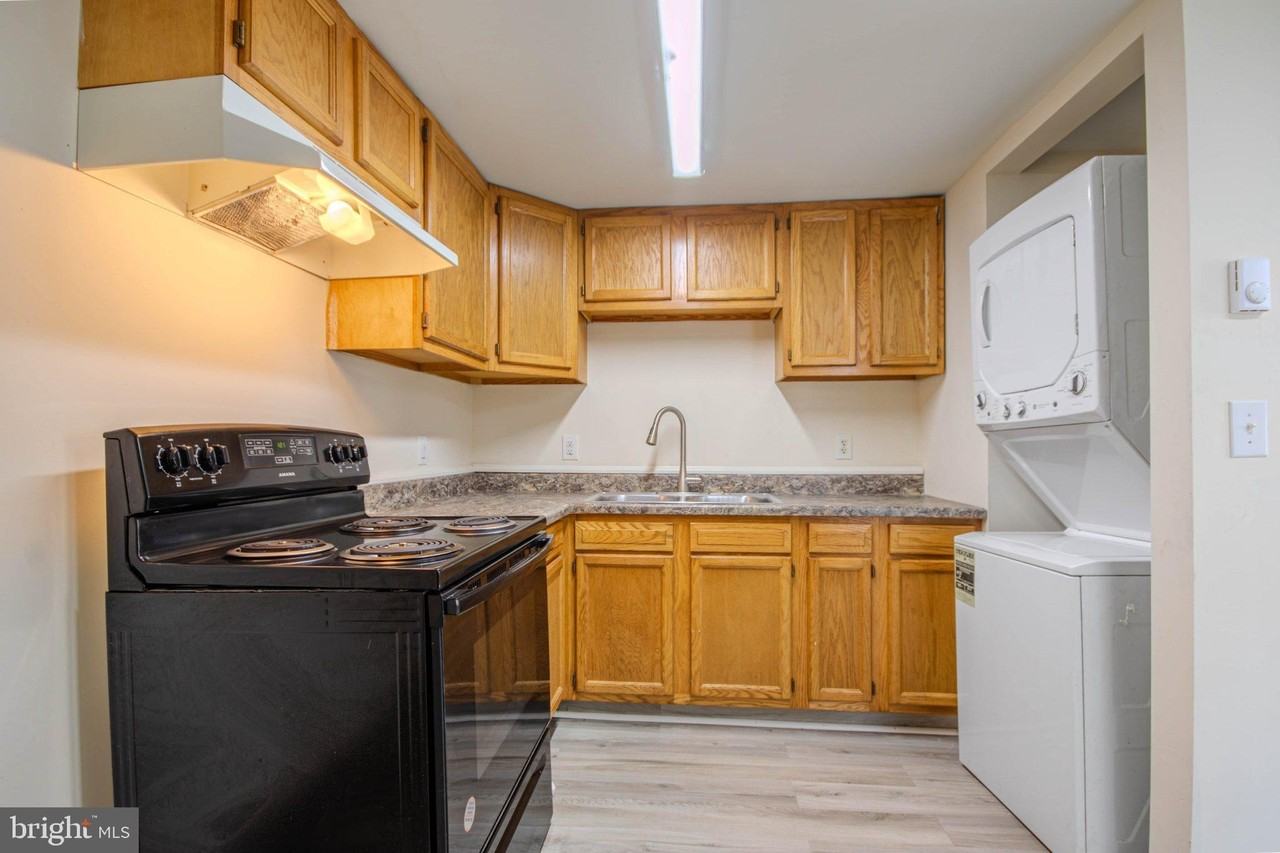 403 Newton Ter - Photo 4 of 19
