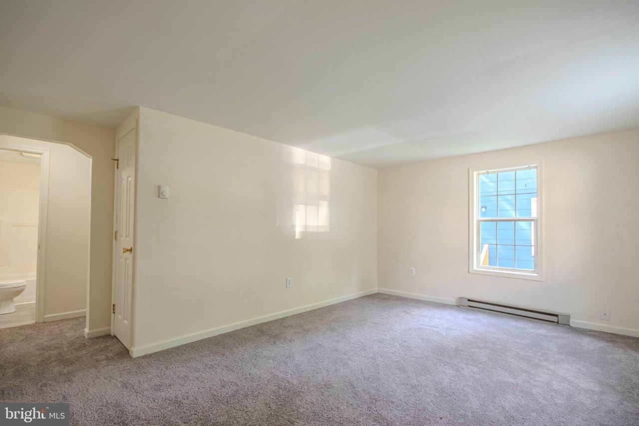 403 Newton Ter - Photo 6 of 19