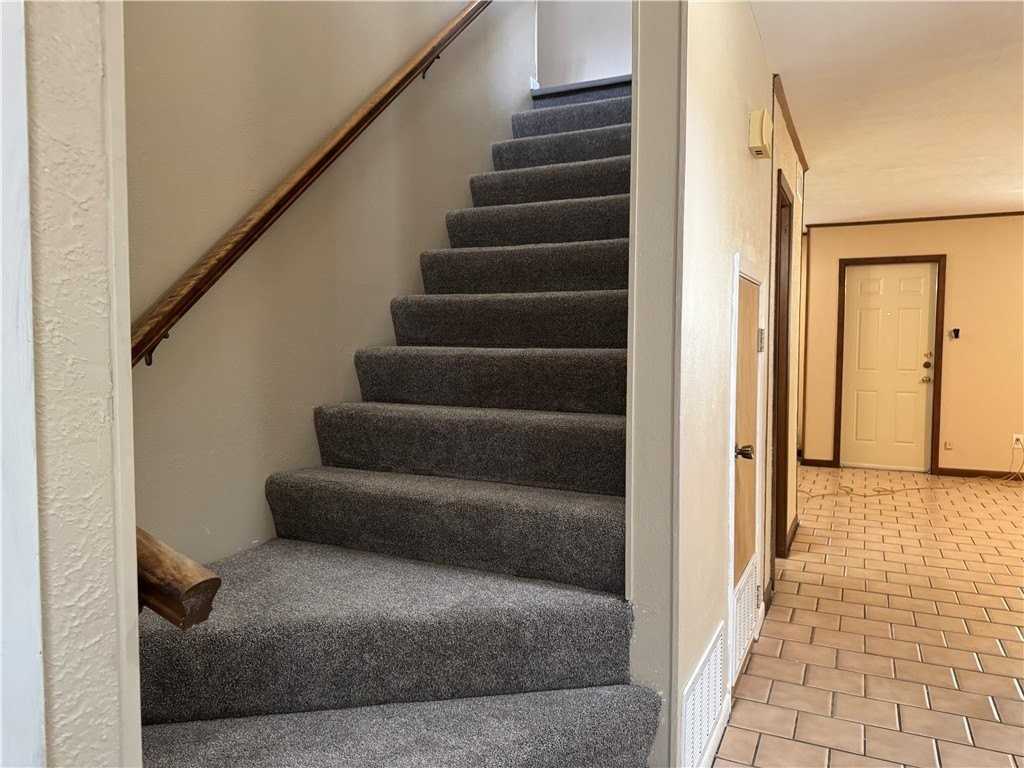 4422 Oxford Dr - Photo 2 of 31