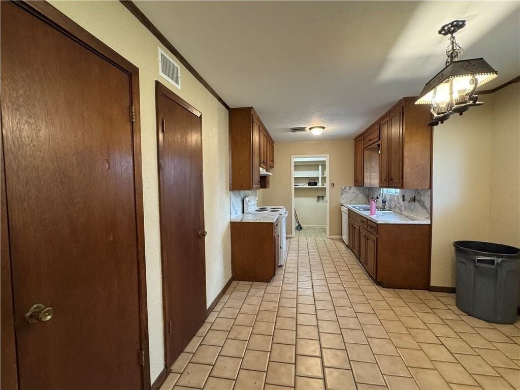 4422 Oxford Dr - Photo 5 of 31