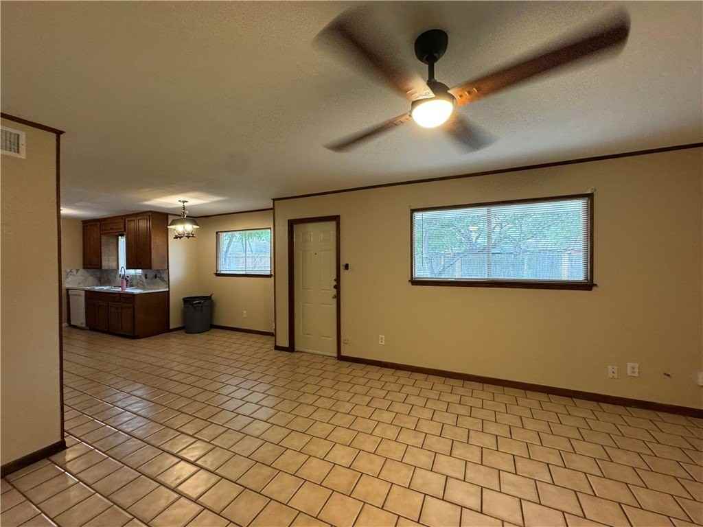 4422 Oxford Dr - Photo 7 of 31