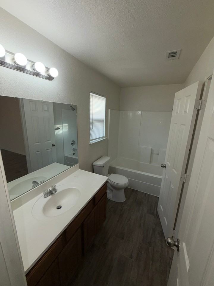 2717 Saulsbury Dr - Photo 3 of 23