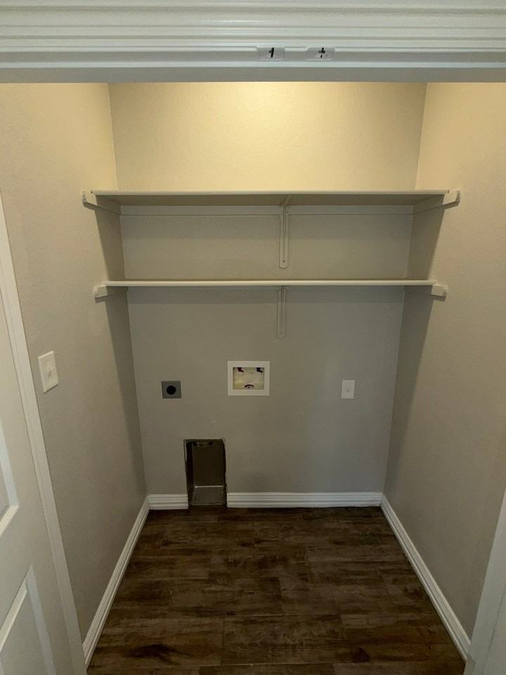 3159 Fenway Cir - Photo 2 of 14
