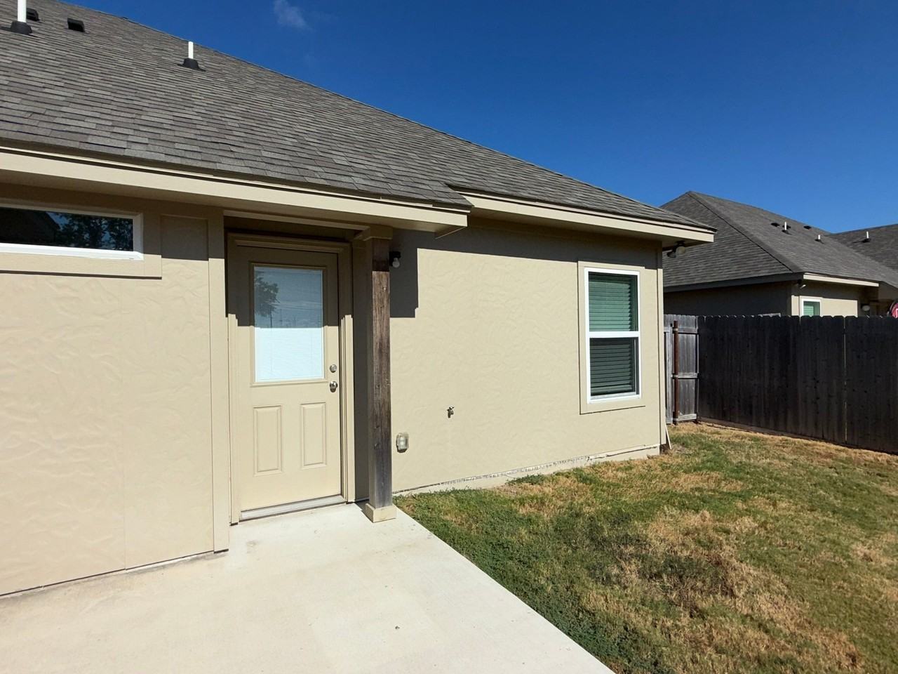 3326 Fenway Cir - Photo 4 of 13