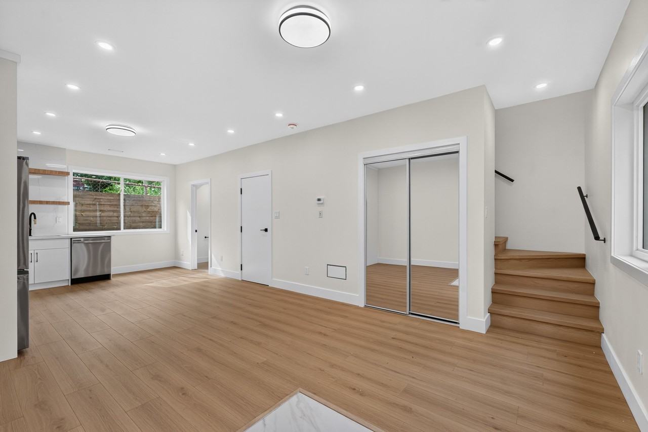 484 Westmount Avenue - Photo 4 of 33