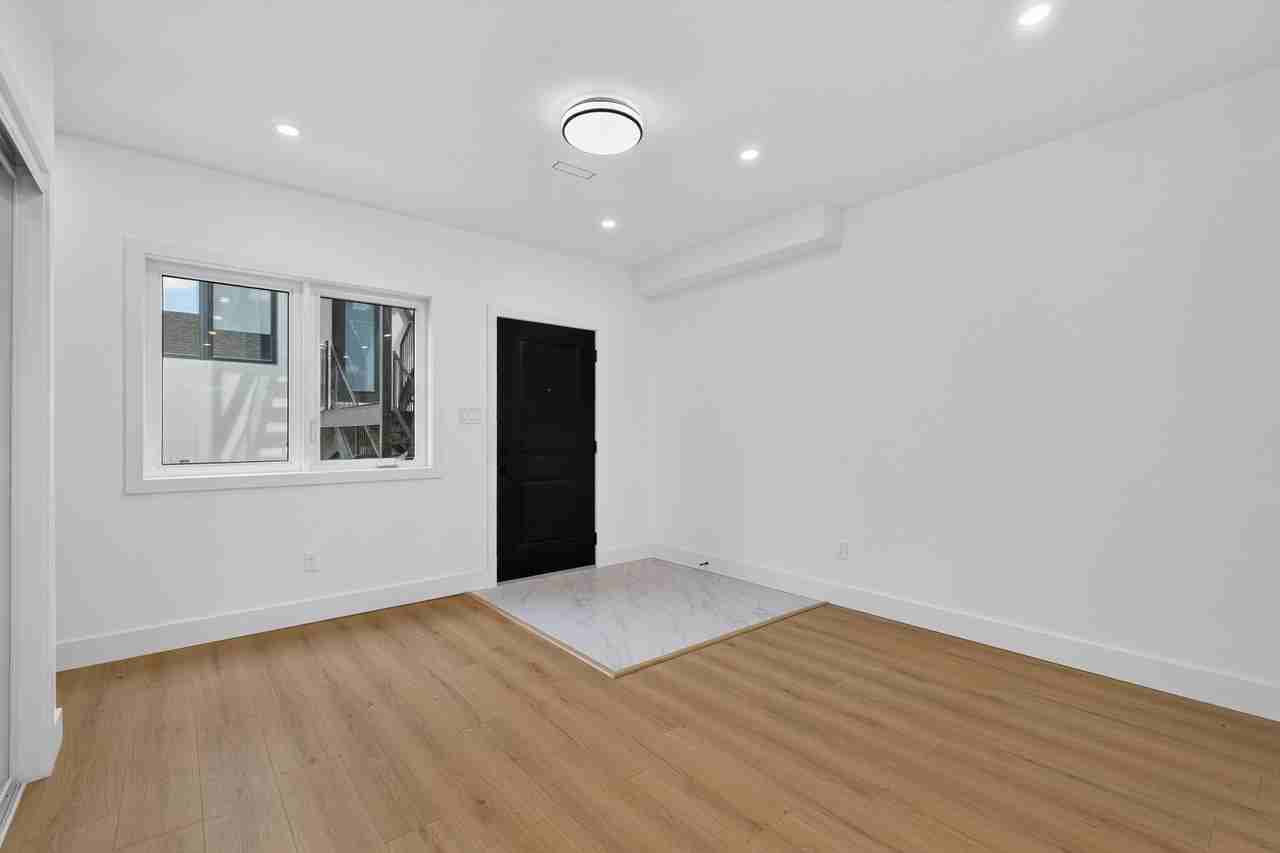 484 Westmount Avenue - Photo 7 of 33