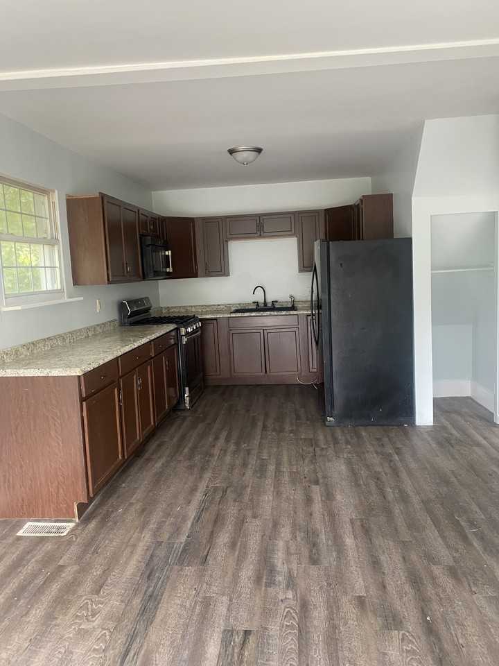 131 Johnston Rd #1 - Photo 4 of 10