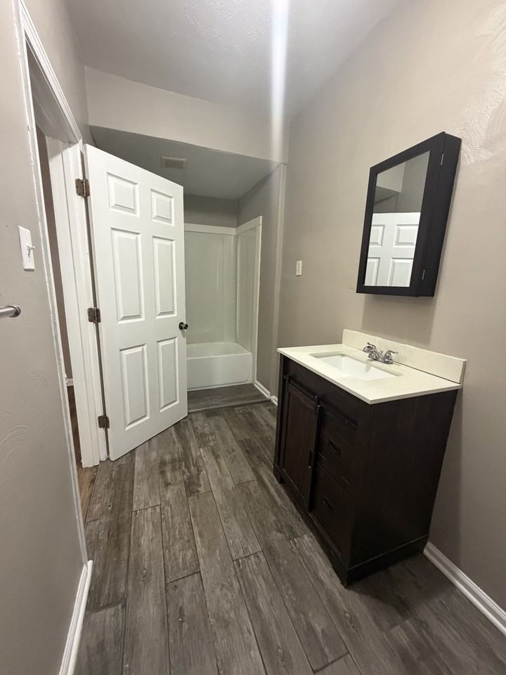 1529 4th Ave #1 - Photo 5 of 10