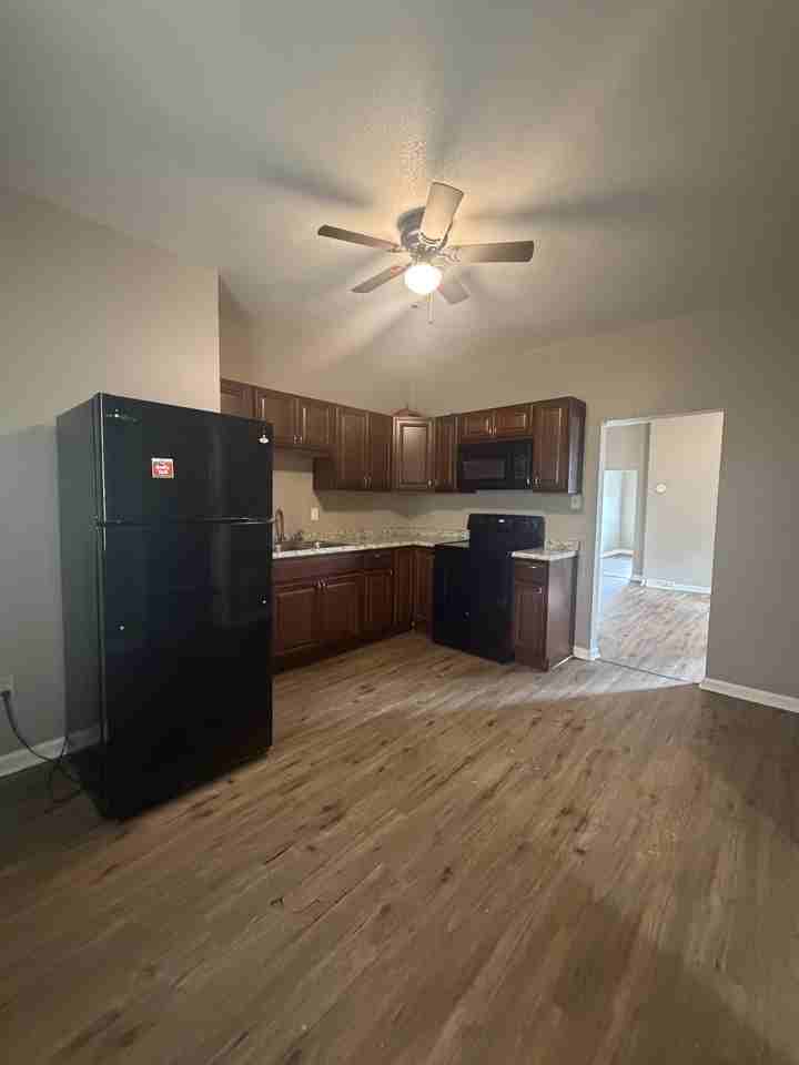 1529 4th Ave #1 - Photo 6 of 10