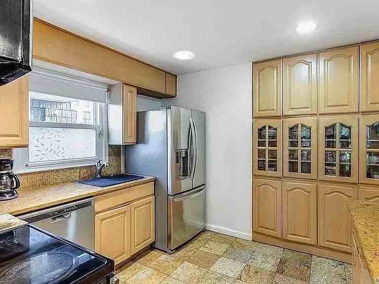 57-75 Cloverdale Boulevard #1 - Photo 3 of 3