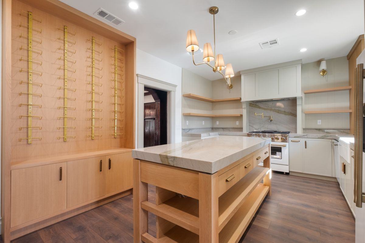 2180 W 31st St - Photo 6 of 18