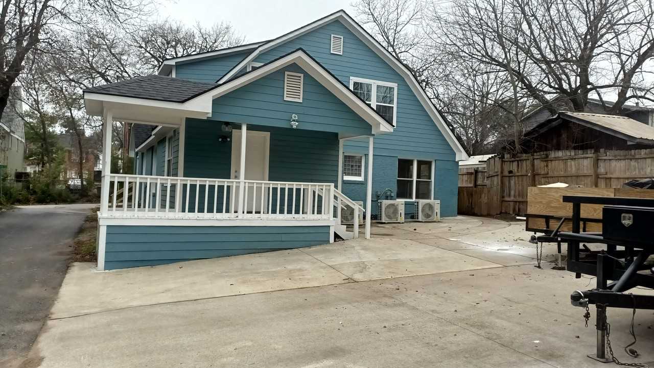 736 South Fannin Avenue #A - Photo 3 of 14