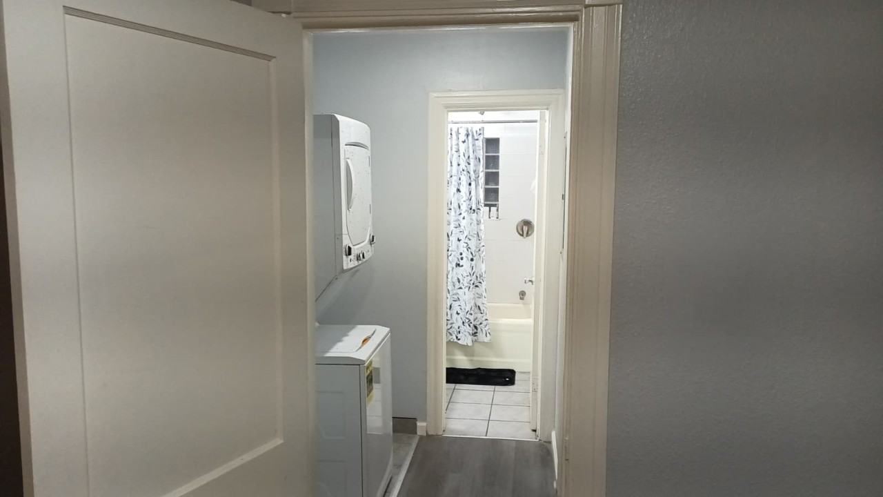 736 South Fannin Avenue #C - Photo 7 of 16