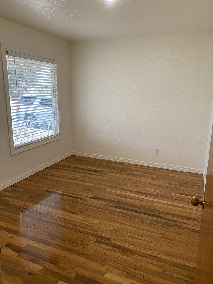 301 W Plains Ave - Photo 3 of 17
