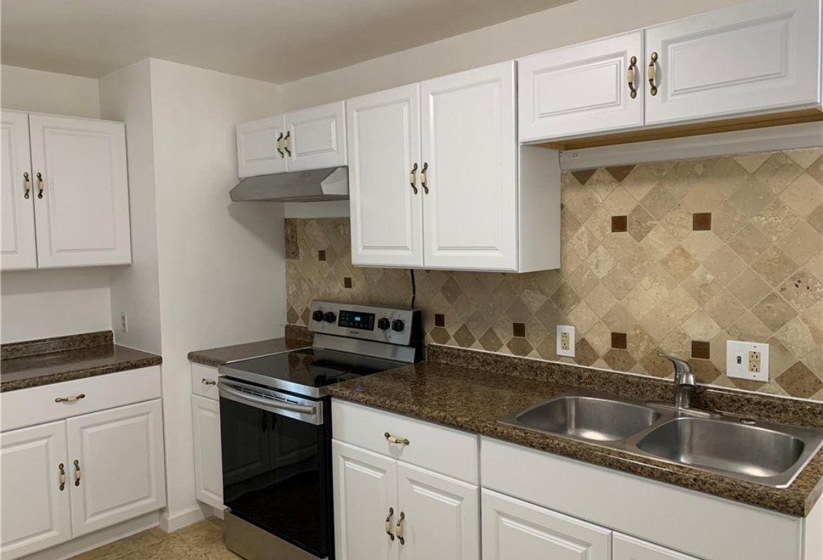 706 Hine Ave - Photo 2 of 5