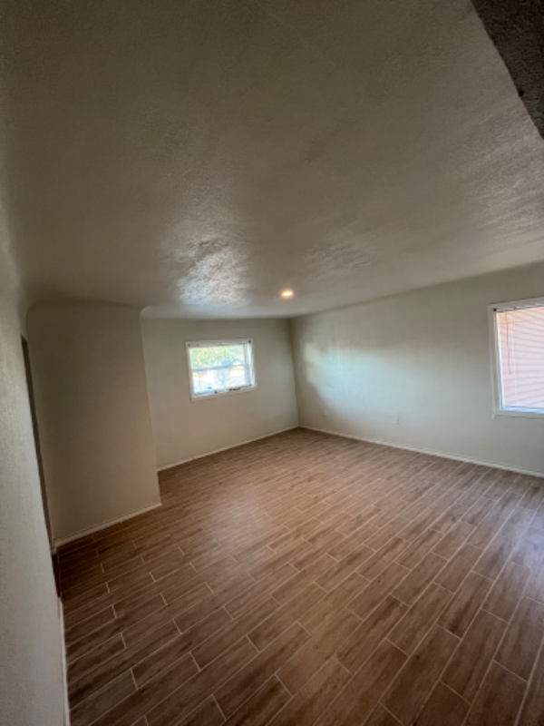 3211 Delano Ave - Photo 4 of 6