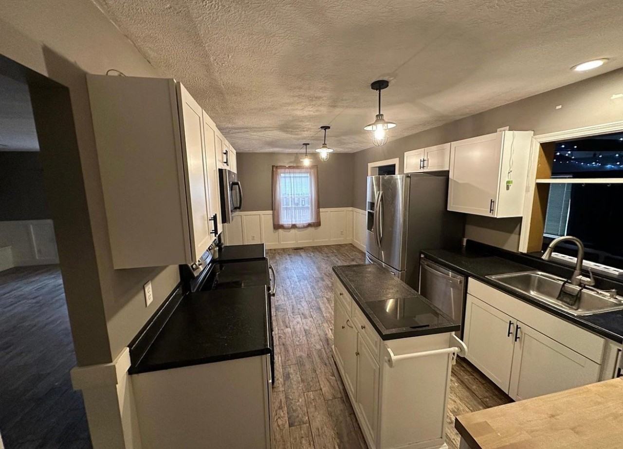 625 Kent Ave - Photo 4 of 16