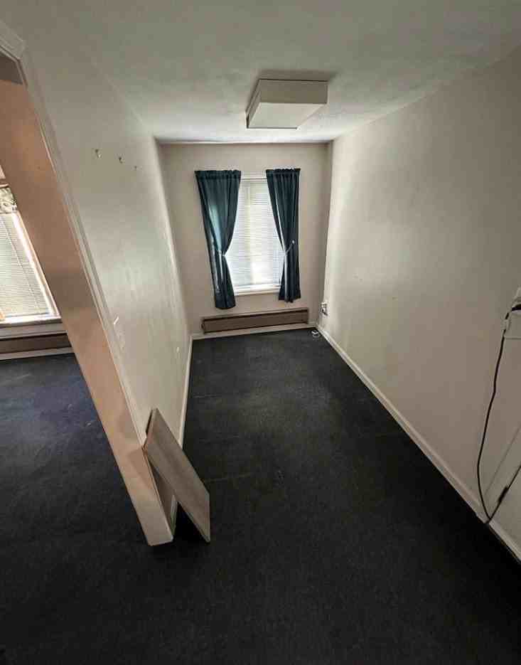 625 Kent Ave - Photo 5 of 16
