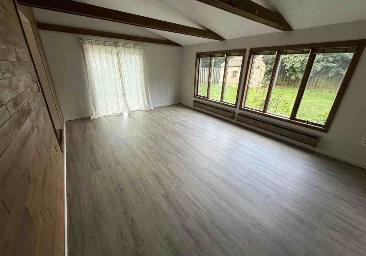 625 Kent Ave - Photo 6 of 16